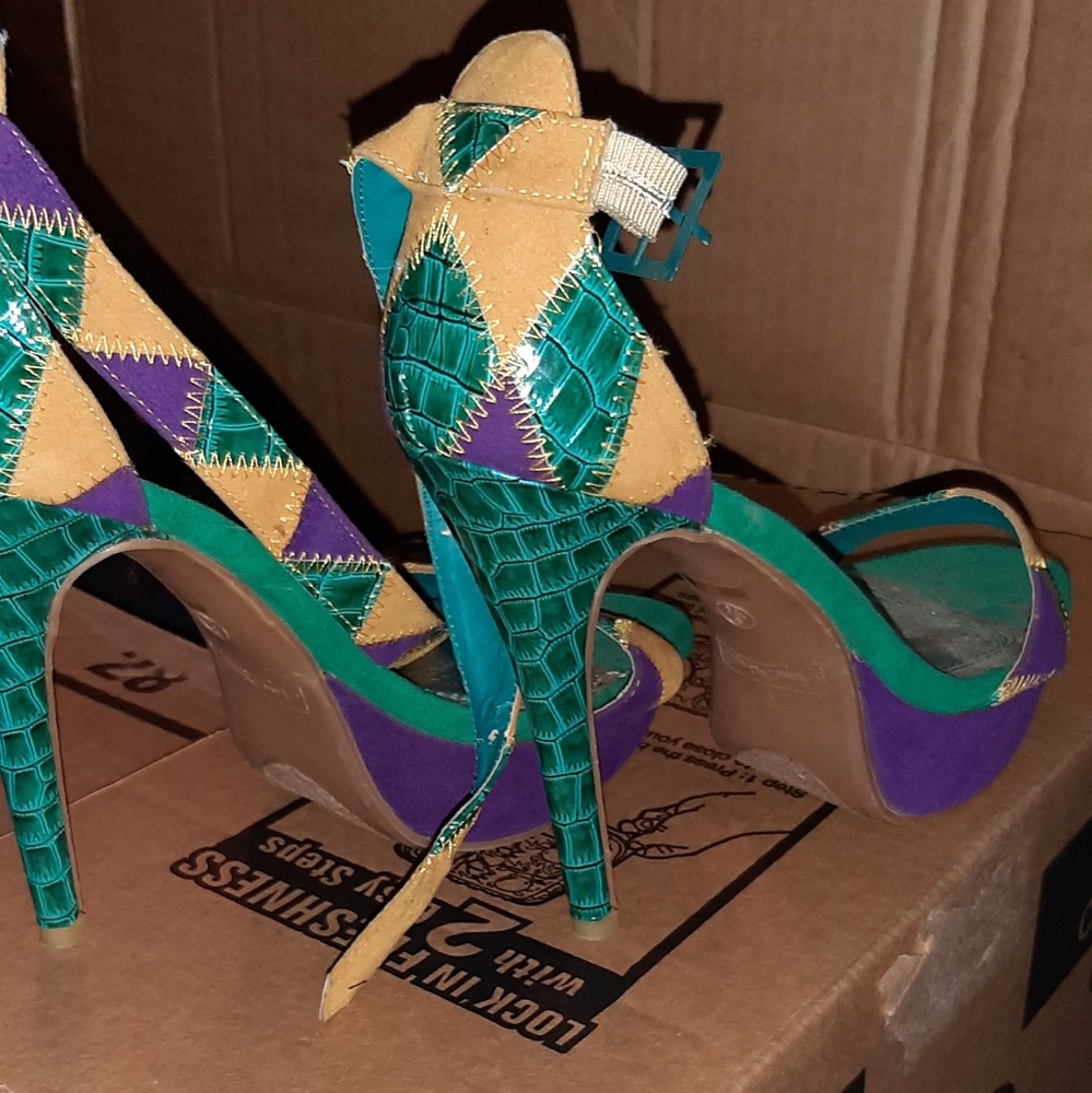 Shoes - Picture 3 of 3